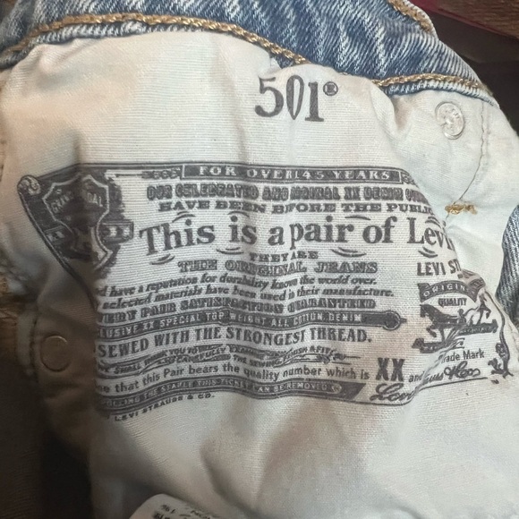 LEVI’S 501 BUTTON FLY RAW HEM LIGHT WASH SHORT JEAN SHORTS 28 - Picture 7 of 8